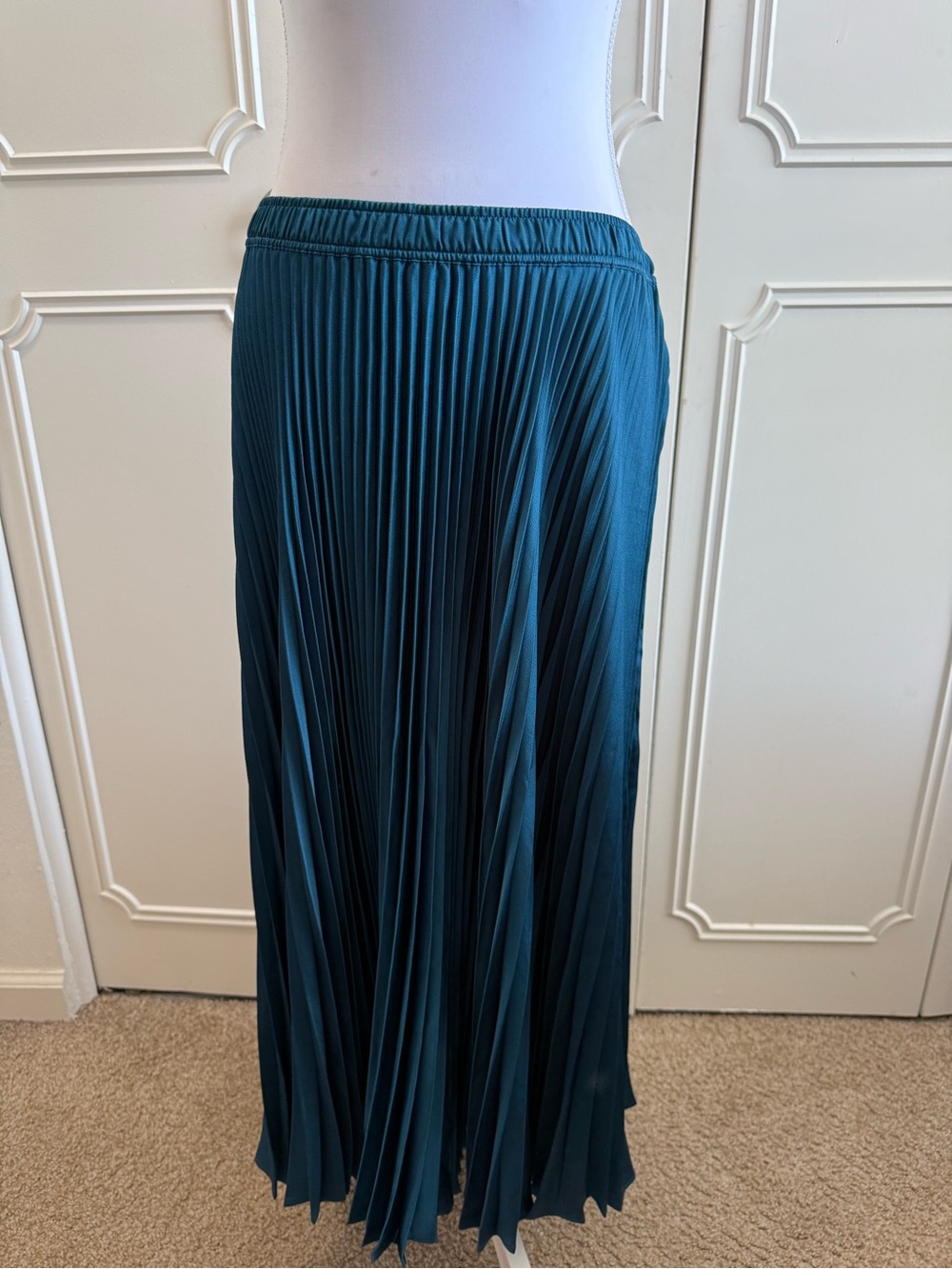BOSS Vlysola Pleated Midi Skirt